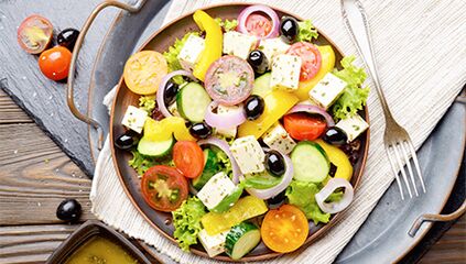Ensaladas de verduras de la dieta mediterránea para quienes quieren adelgazar